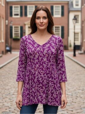 Dear Scarlett Boutique Effortlessly Feminine Chic Purple Floral V-Neck Baby Doll